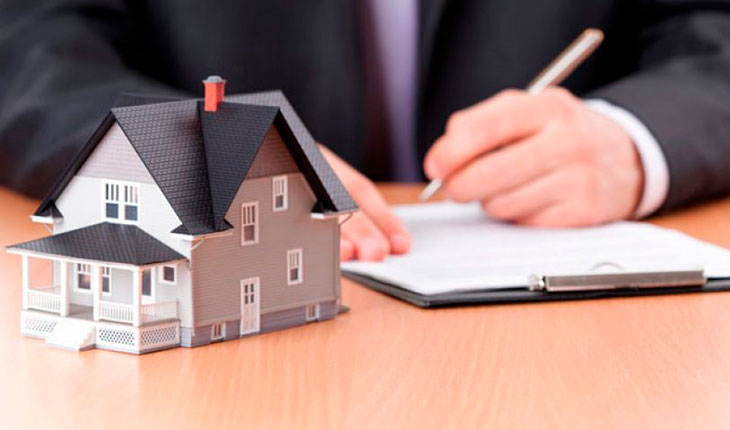 De qué manera están reguladas las actividades de los agentes inmobiliarios